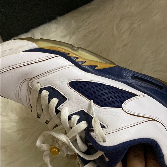 JORDANS Youth Size 6 - Picture 6 of 9